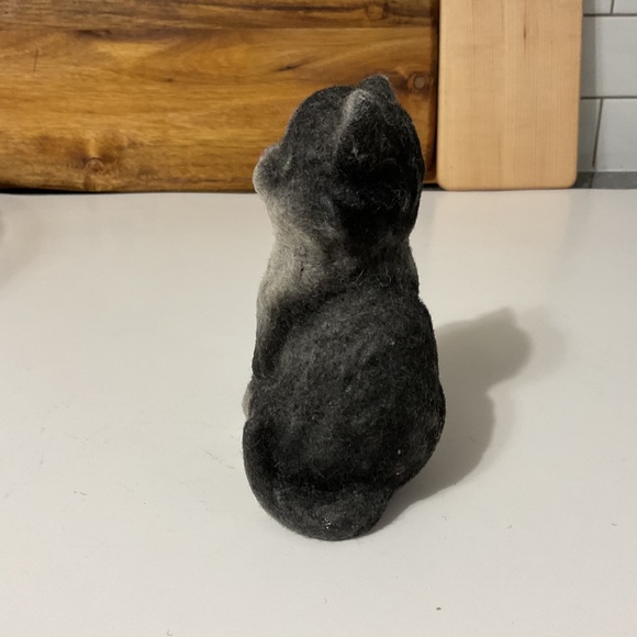 VTG Fuzzy Flocked Black Greying White Cat Figurine - Picture 5 of 6